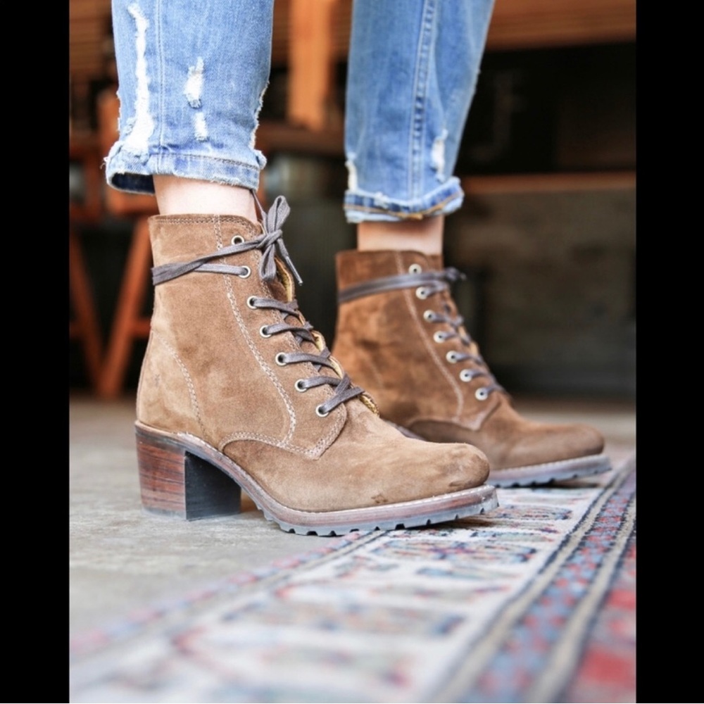Vintage Sabrina Brown Lace up Boots